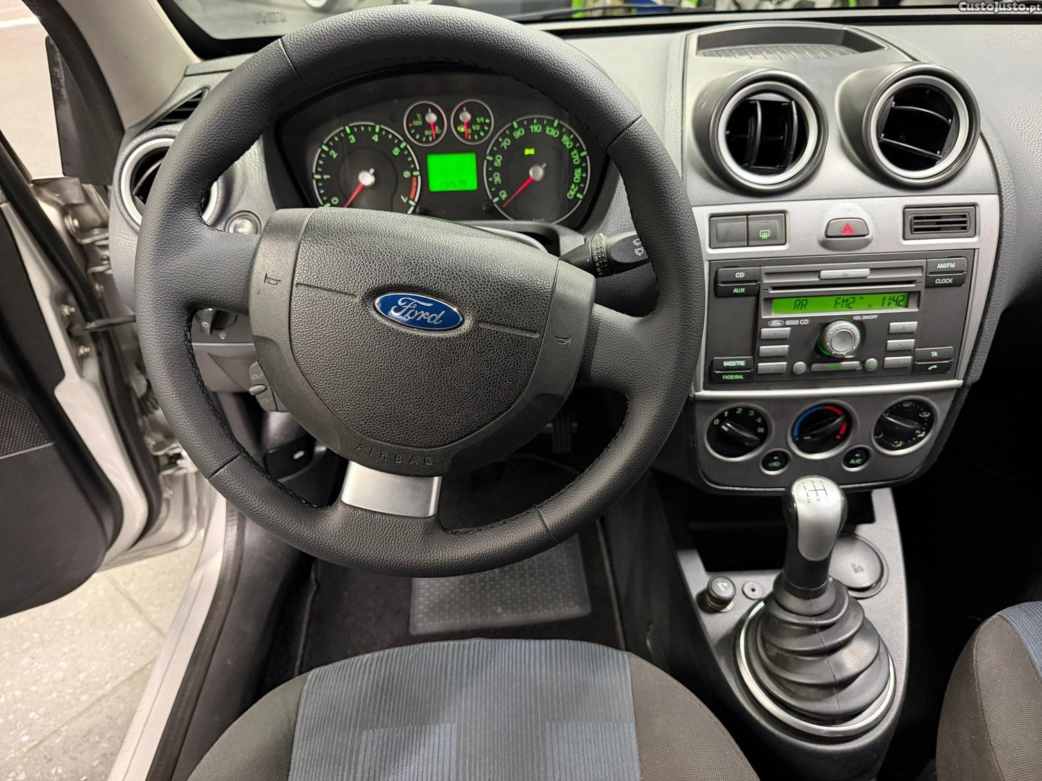 Ford Fiesta 1.25 Connection — fotografia 20