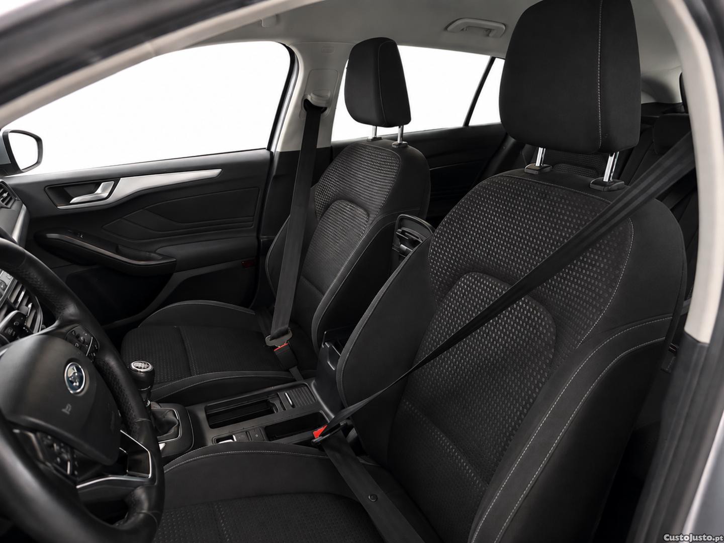 Ford Focus ST 1.5TDCI ECOBLUE CONNECTED — fotografia 2