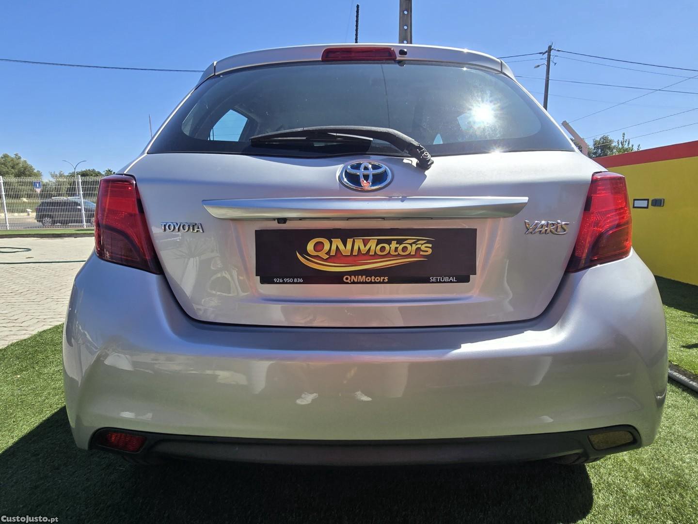 Toyota Yaris 1.5 HSD Comfort — fotografia 13