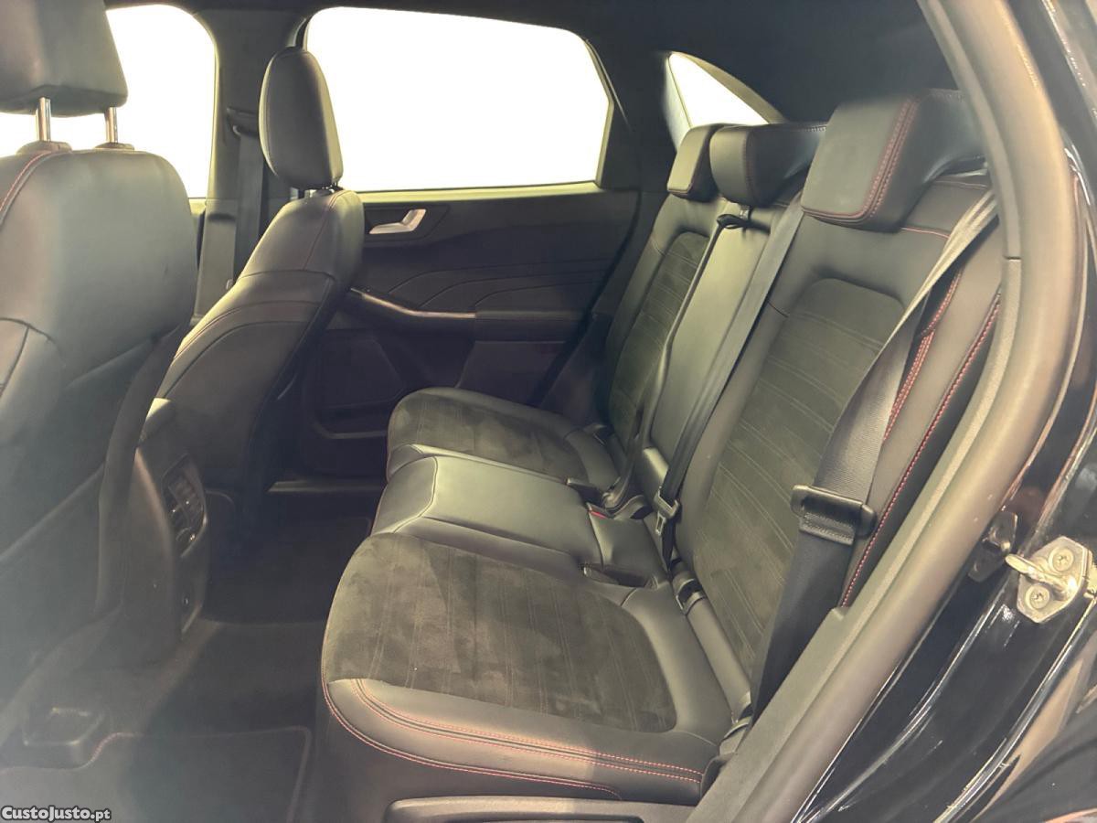 Ford Kuga 2.5 FlexiFuel FHEV ST-Line — fotografia 3