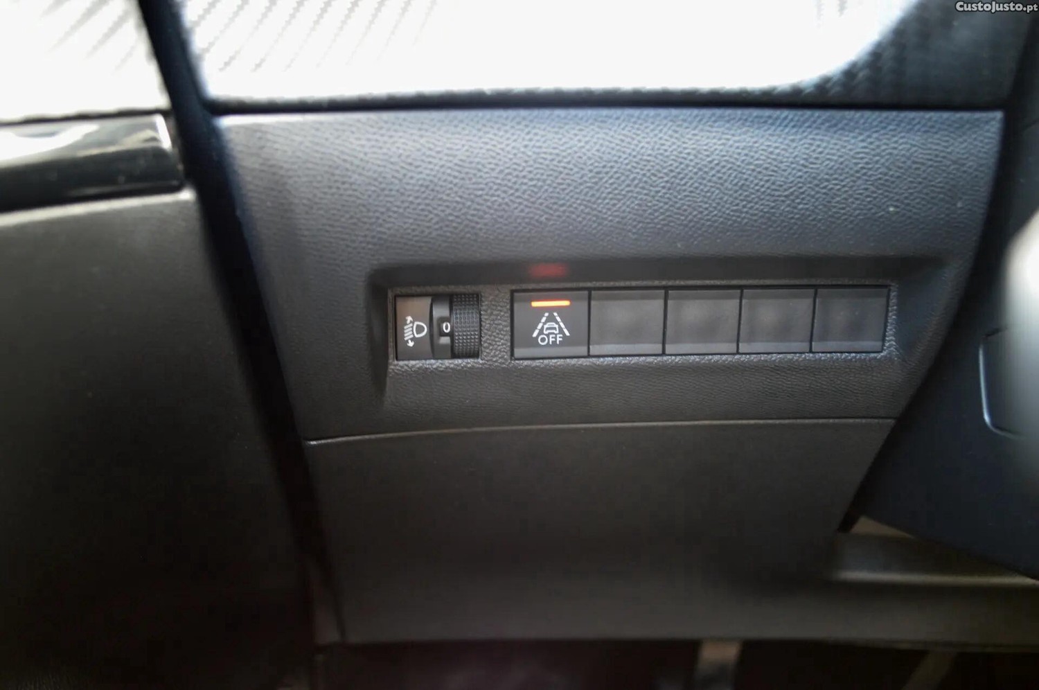 Peugeot 2008 1.5 BlueHDi Allure Pack — fotografia 11