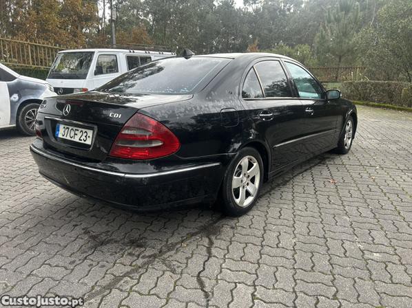 Mercedes-Benz E 220 Elegance manual — fotografia 3