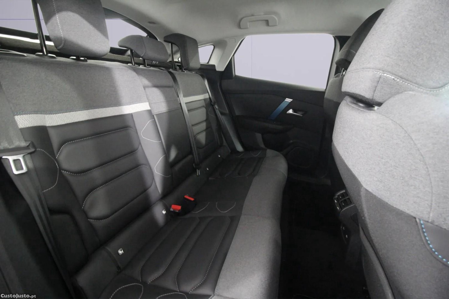Citroën e-C4 50 kWh Shine — fotografia 3