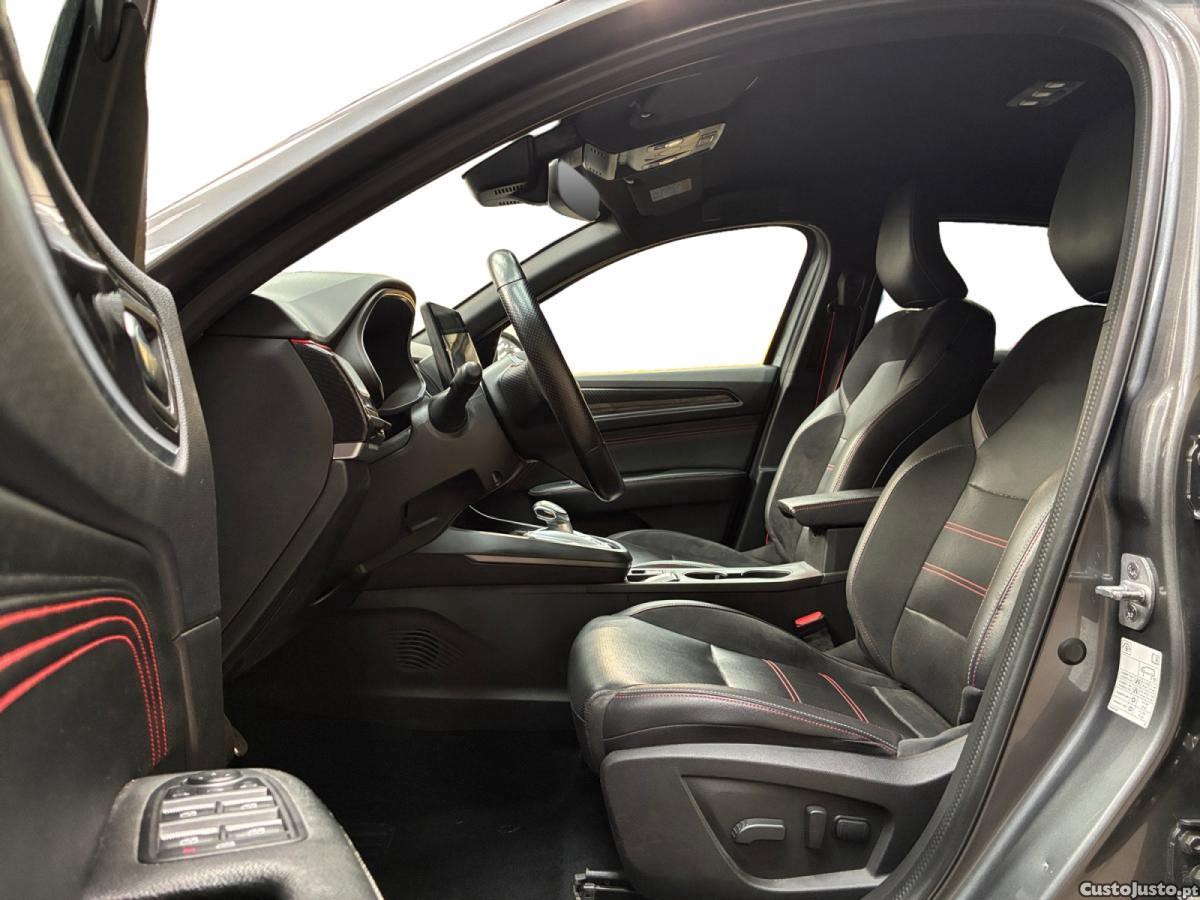 Renault Arkana E-Tech R.S. Line — fotografia 7