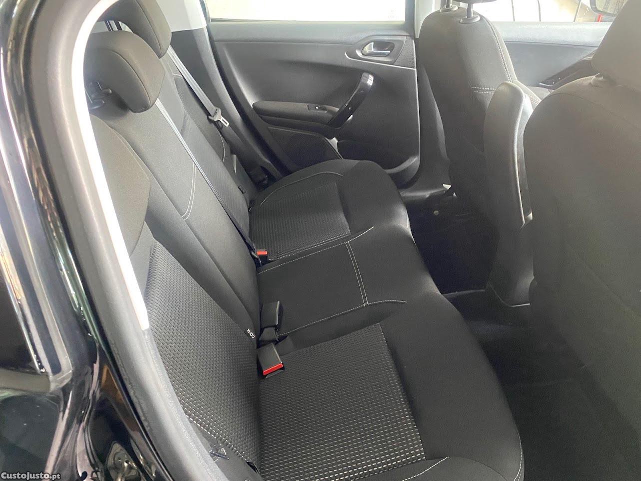 Peugeot 208 1.6 Hdi — fotografia 3