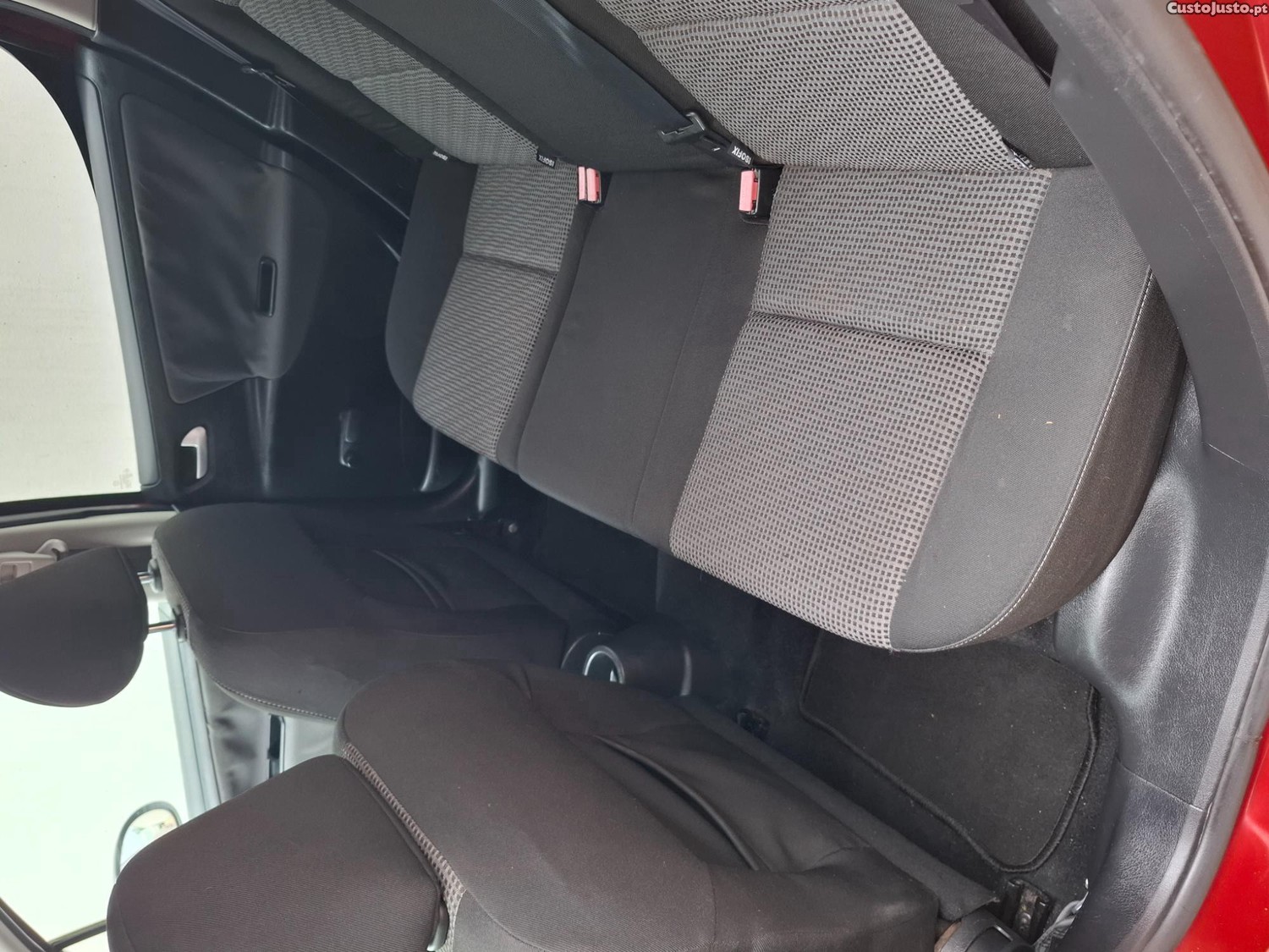 Peugeot 207 1.4HDI DE 3, 2011 — fotografia 5