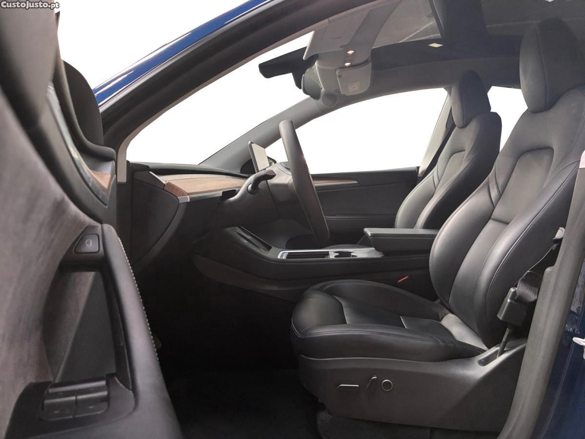 Tesla Model Y Long Range Dual Motor AWD — fotografia 9
