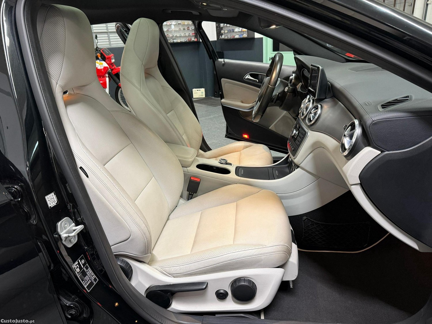 Mercedes-Benz GLA 220 CDI 7G-DCT AMG Line — fotografia 5