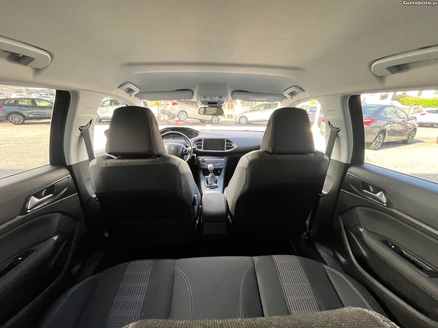 Peugeot 308 1.2 130 Allure — fotografia 3