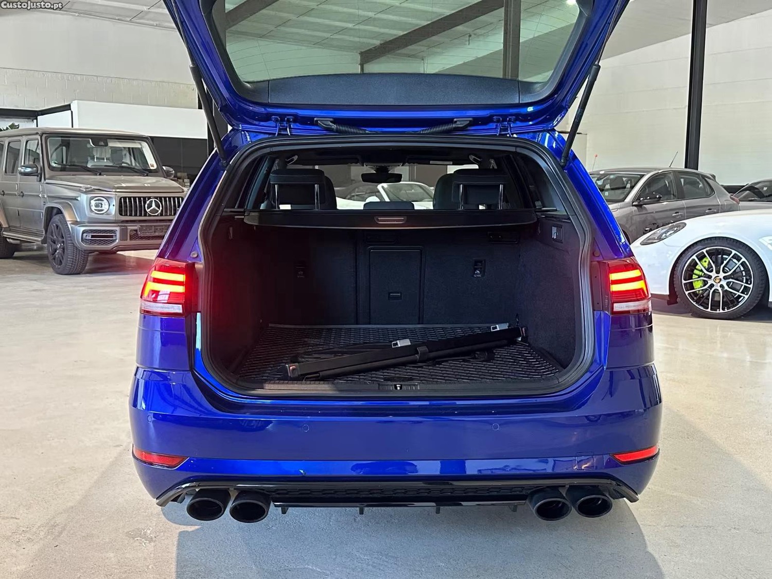 Volkswagen Golf Variant 2.0 TSI R 4Motion — fotografia 3