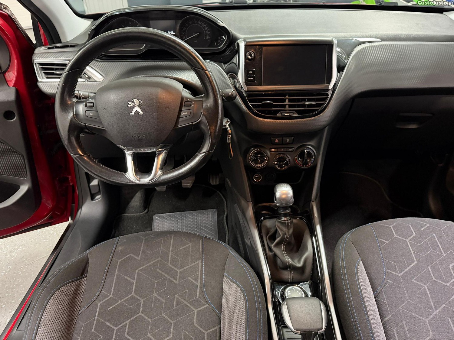 Peugeot 2008 1.5 BlueHDi Style — fotografia 13