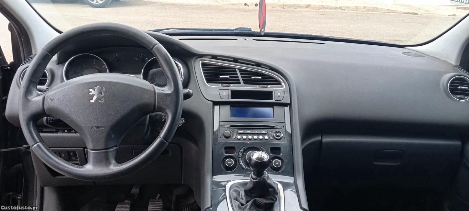 Peugeot 5008 Allure, 7 lugares, 5 portas, 112 CV, de 2012 com 296422 km. — fotografia 2