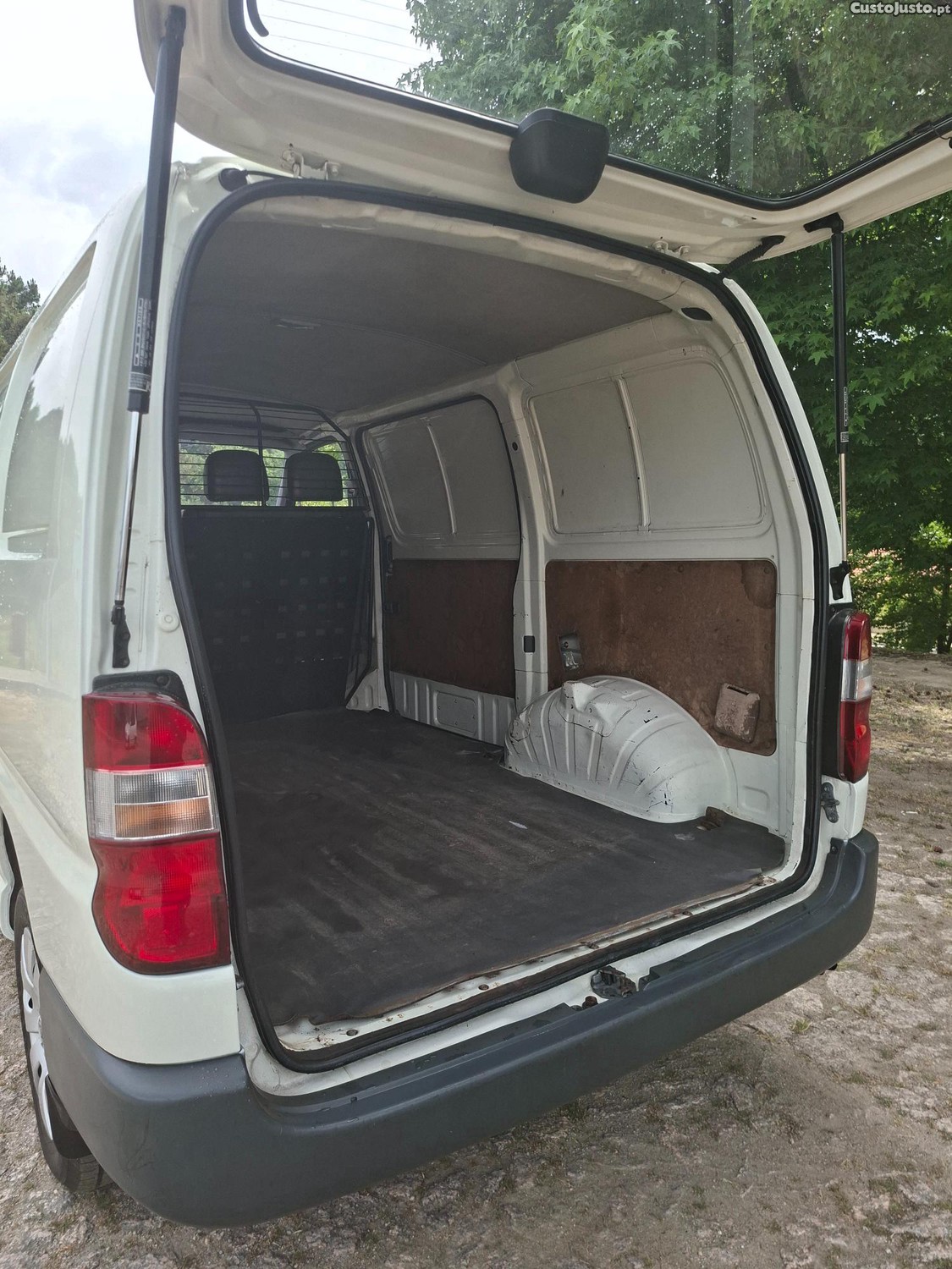 Toyota Hiace 2.4D — fotografia 7