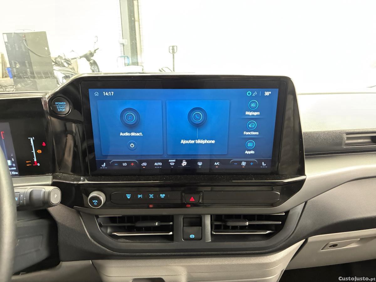 Ford Tourneo 2.0 EcoBlue L2H1 Titanium Aut. — fotografia 3
