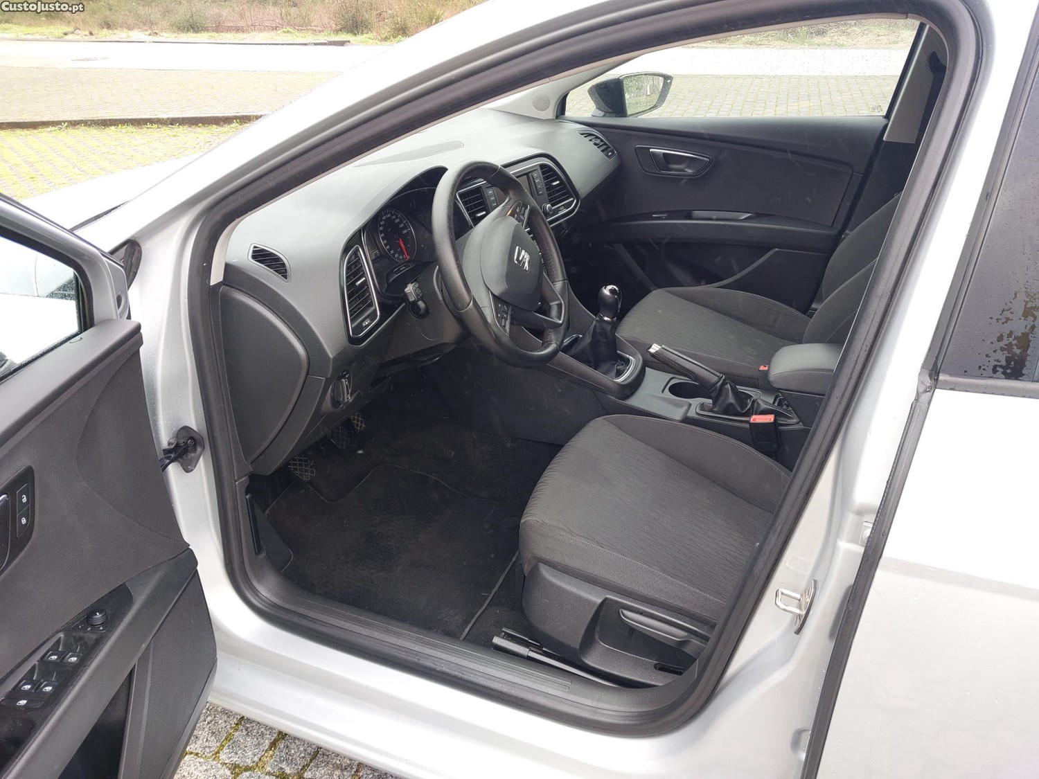 SEAT Leon ST 1.6 TDI 110 Cv — fotografia 3
