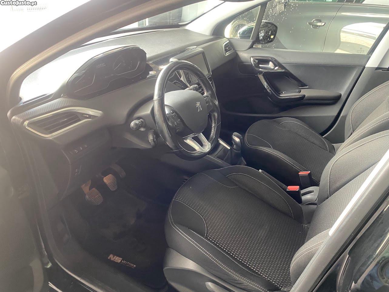 Peugeot 208 1.6 Hdi — fotografia 2