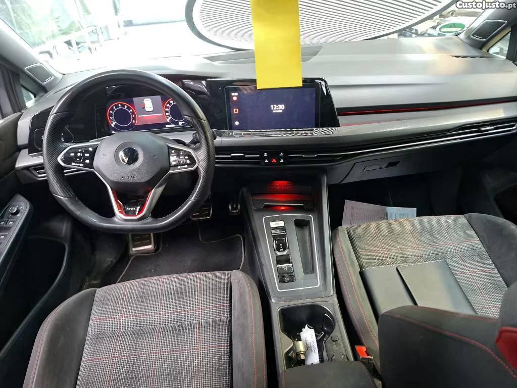 Volkswagen Golf 2.0 TSI GTI Matrix — fotografia 3