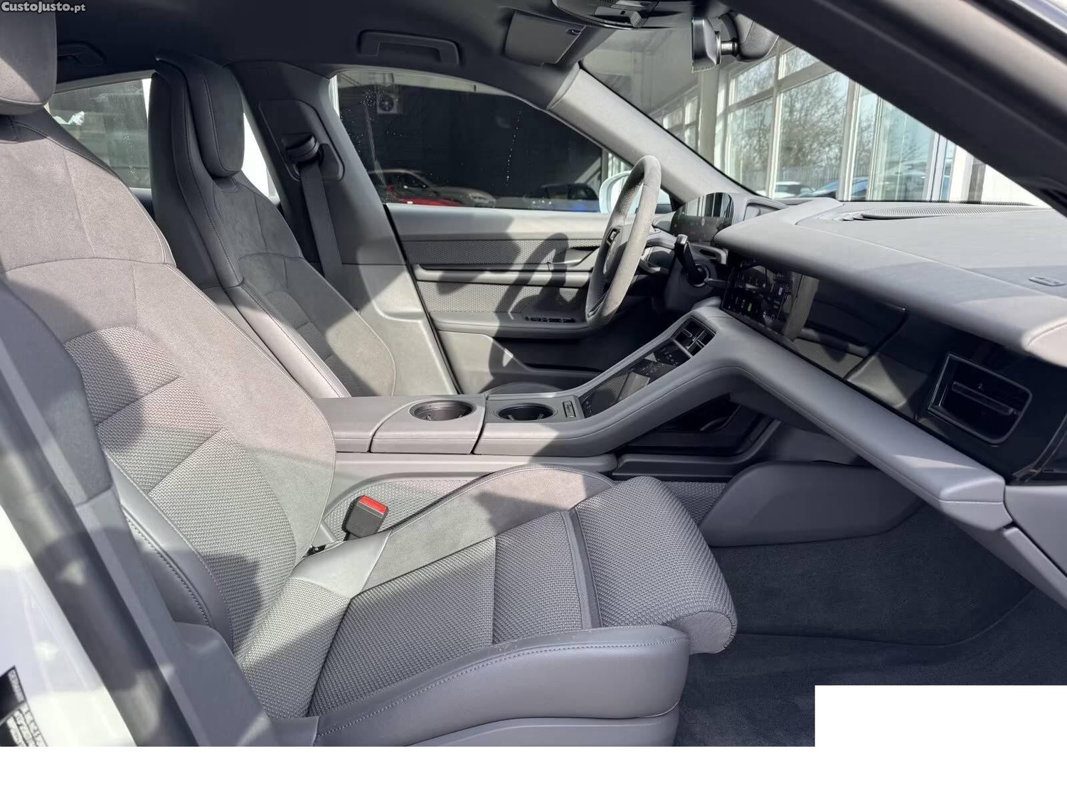Porsche Taycan 4S Plus — fotografia 12