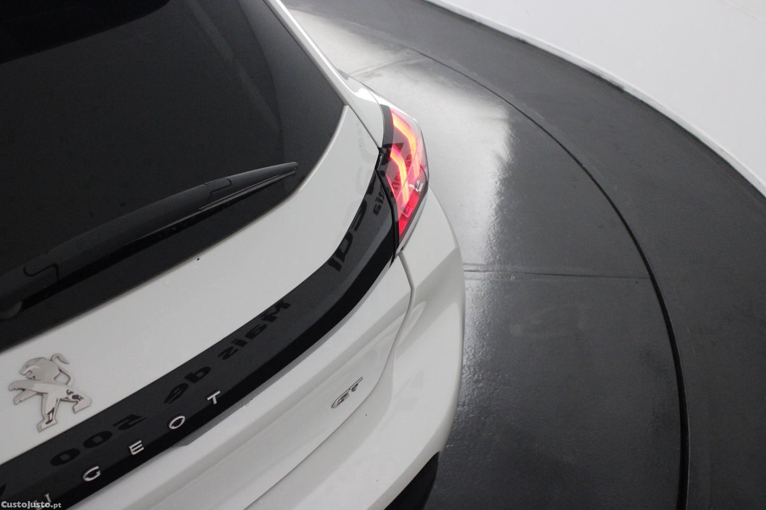 Peugeot 208 1.5 BHDI GT — fotografia 3