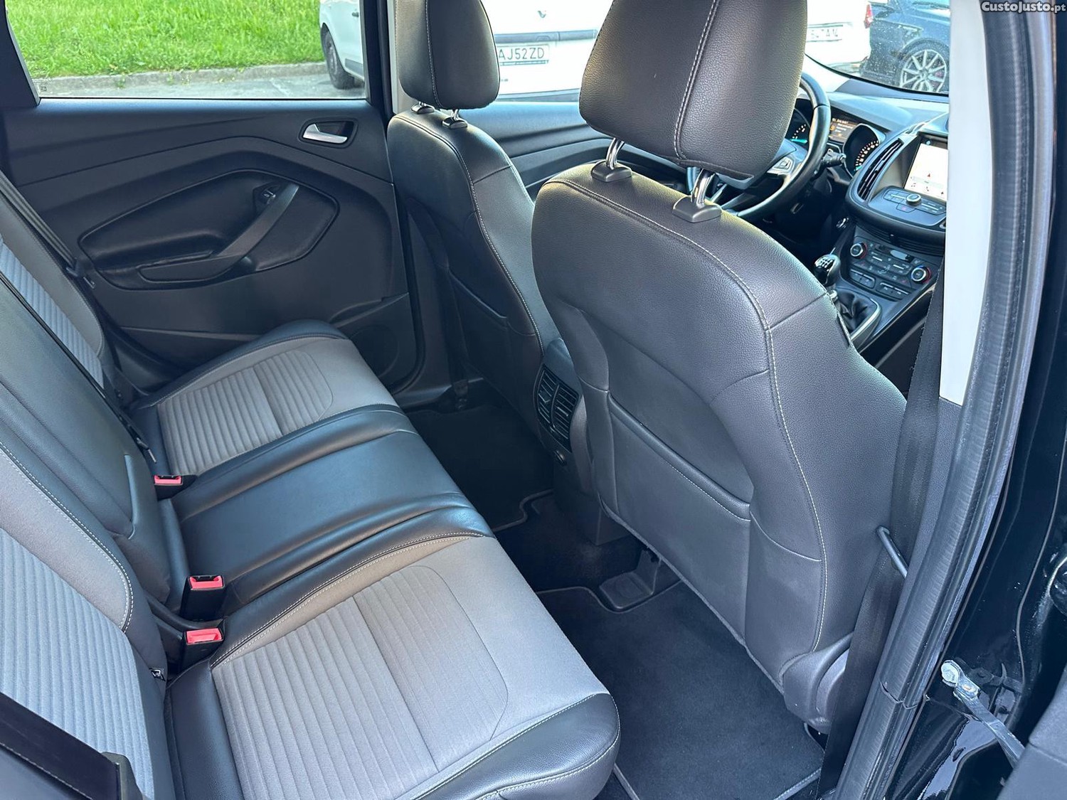 Ford Kuga 2.0 tdci de 150 CV tração integral — fotografia 2