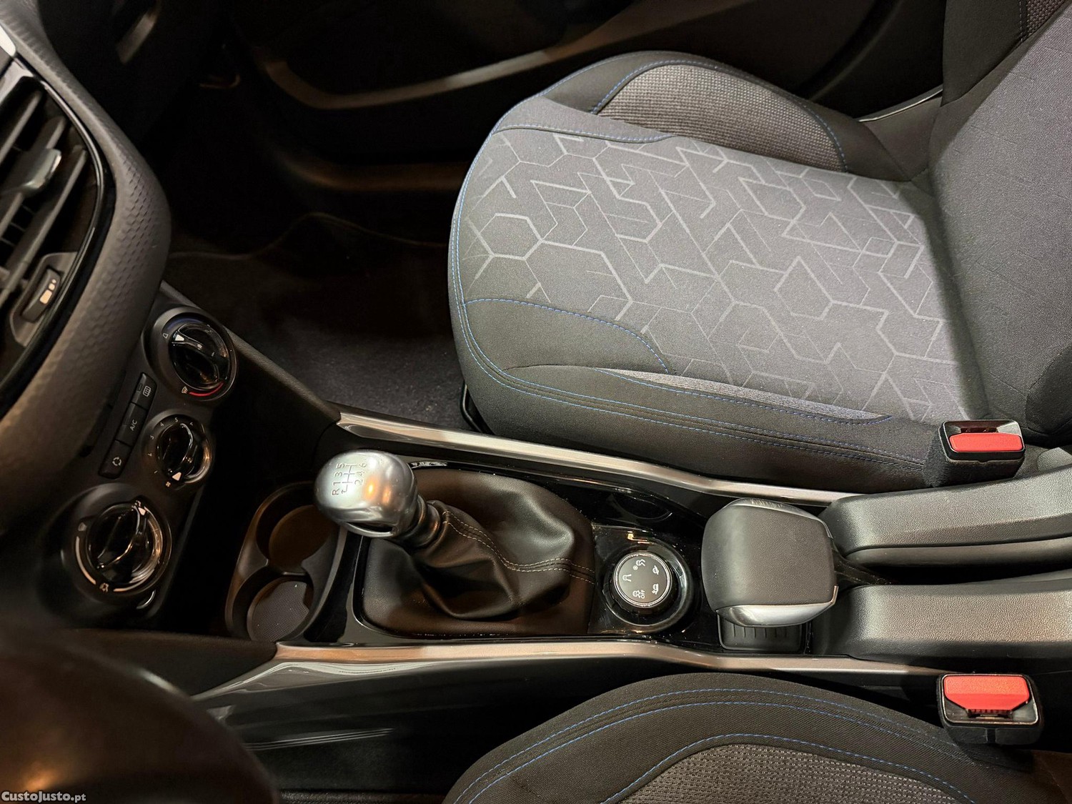 Peugeot 2008 1.5 BlueHDi Style — fotografia 12