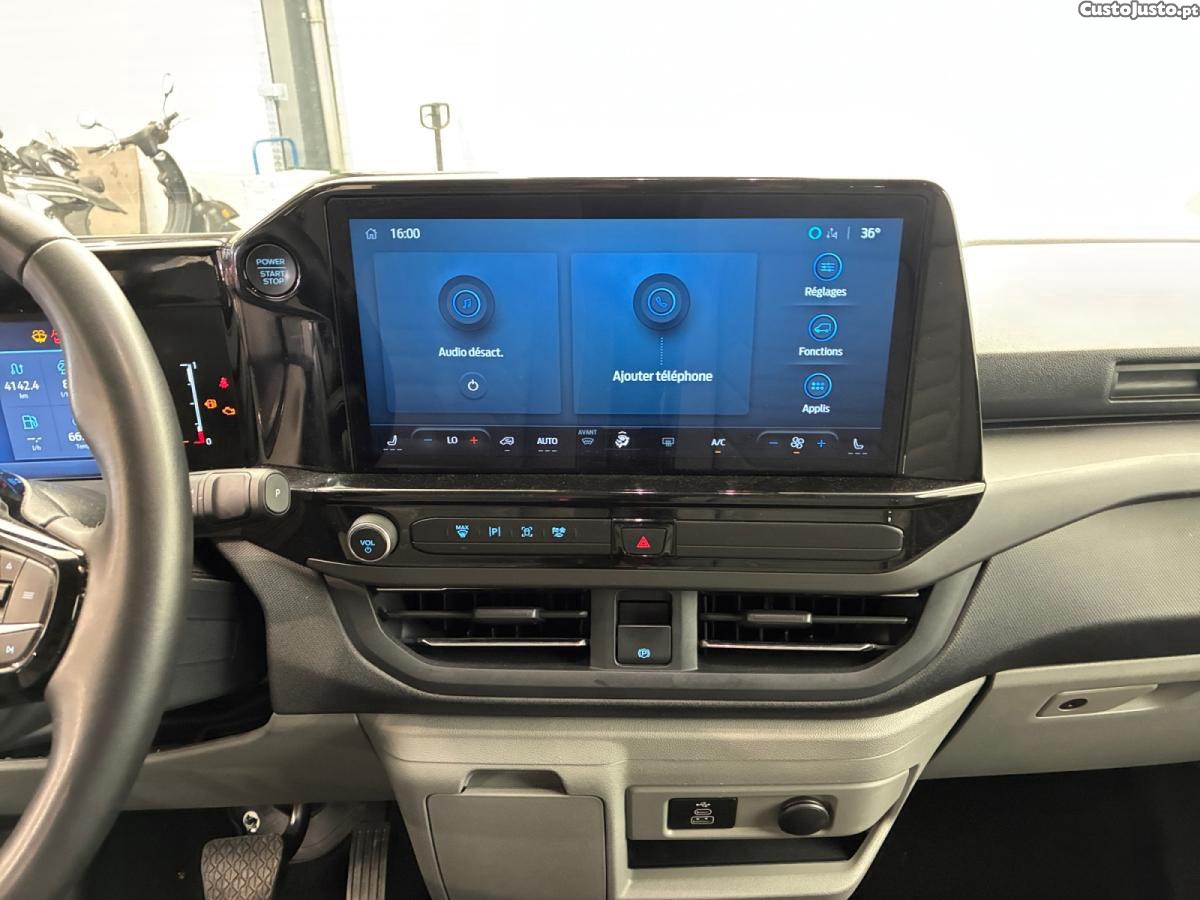 Ford Tourneo 2.0 EcoBlue L2H1 Titanium Aut. — fotografia 3
