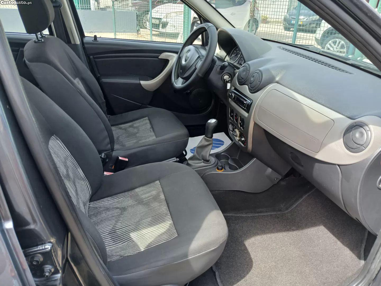 Dacia Sandero 1.2 16v confort — fotografia 4