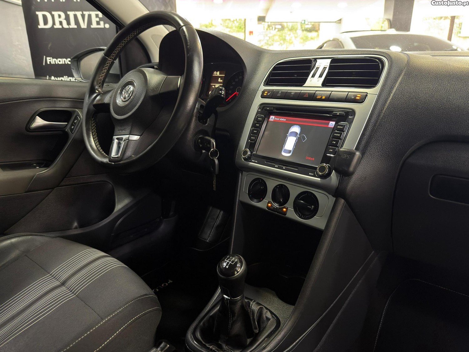 Volkswagen Polo 1.2 TDi BlueMotion — fotografia 11