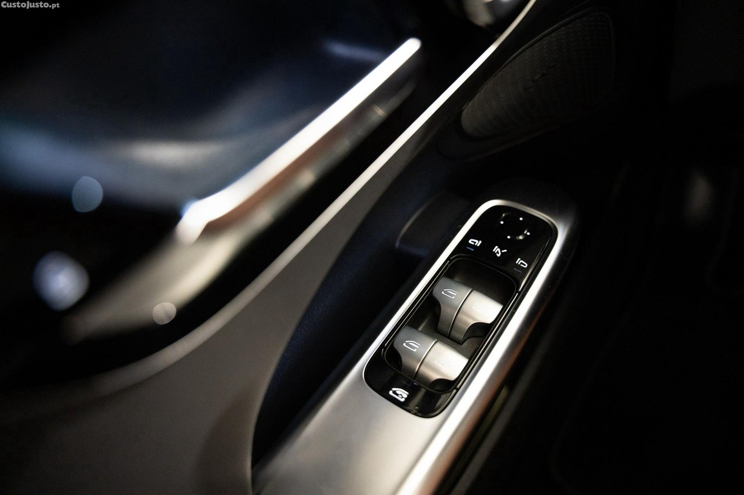 Mercedes-Benz C 300 e — fotografia 4