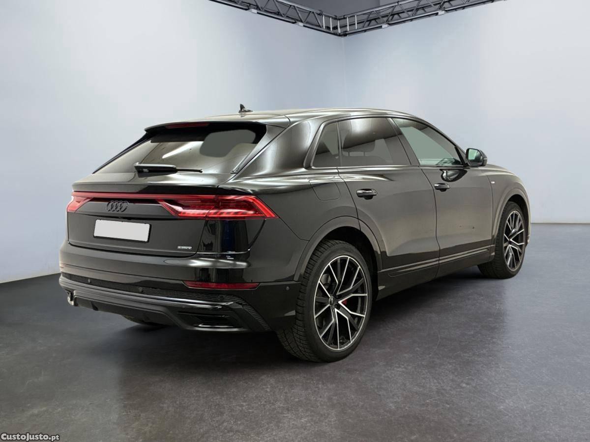 Audi Q8 55 TFSIe quattro Tiptronic S Line — fotografia 8