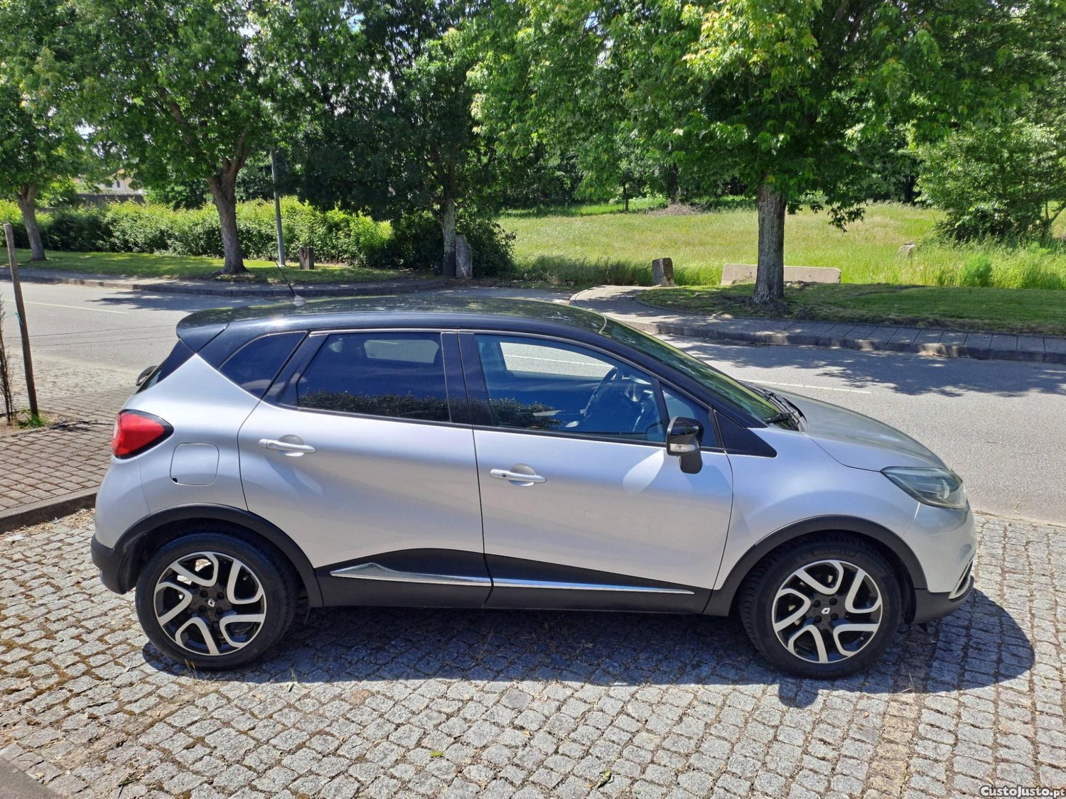 Renault Captur 1.5 DCI 110 CV Exclusive — fotografia 2
