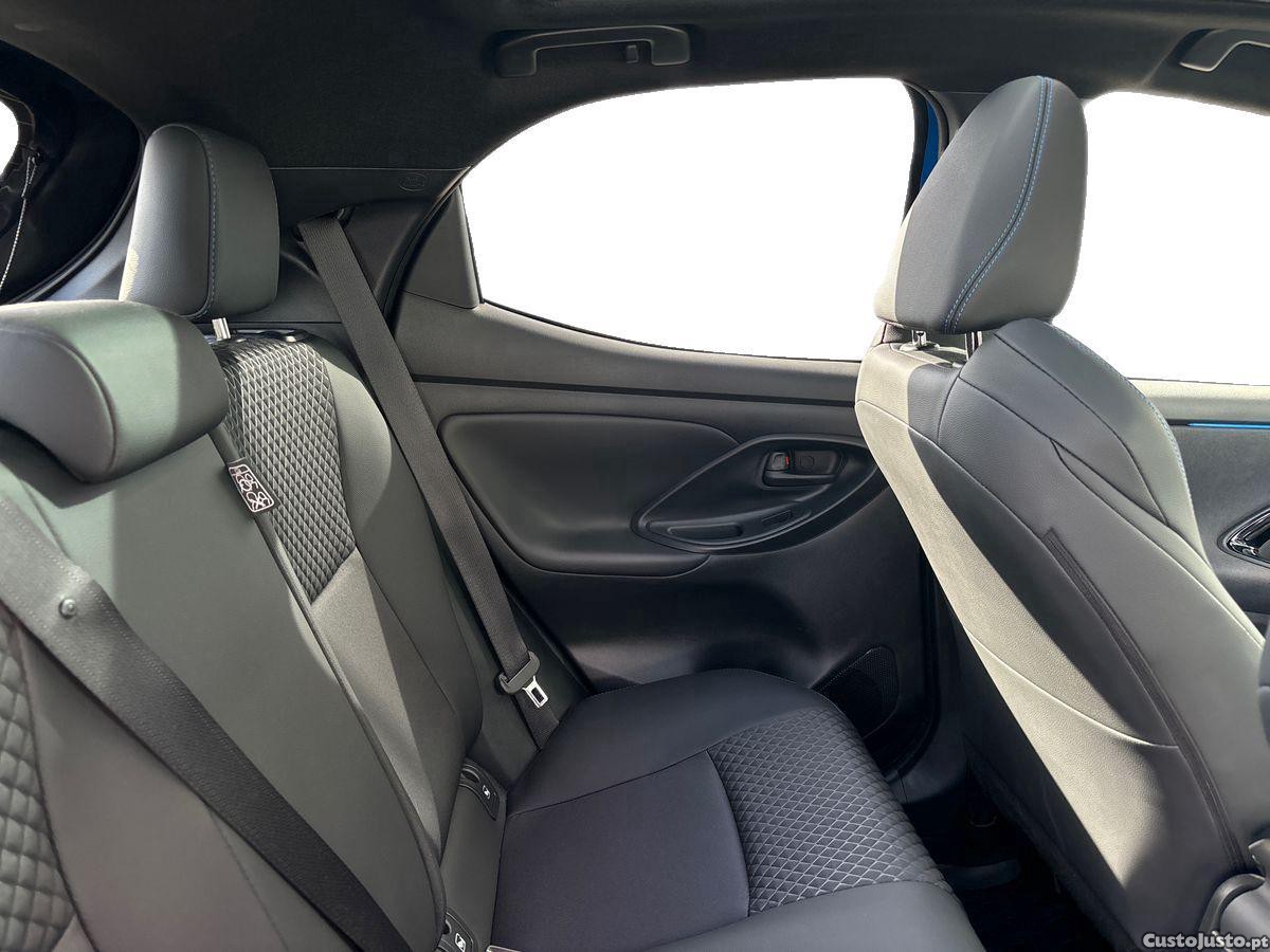 Toyota Yaris 1.5 HDF Premier Edition — fotografia 15