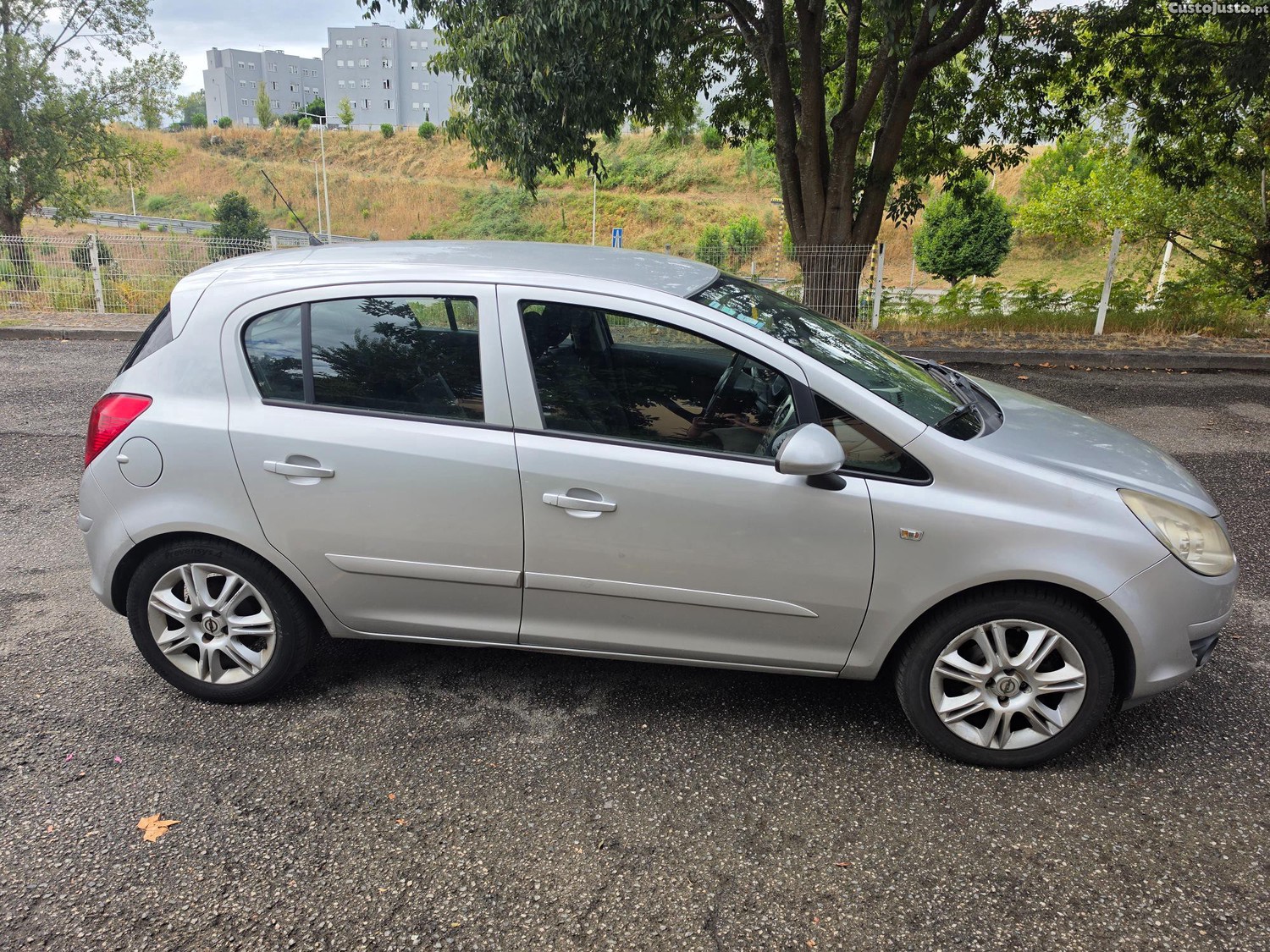 Opel Corsa 1.2 gasolina — fotografia 10