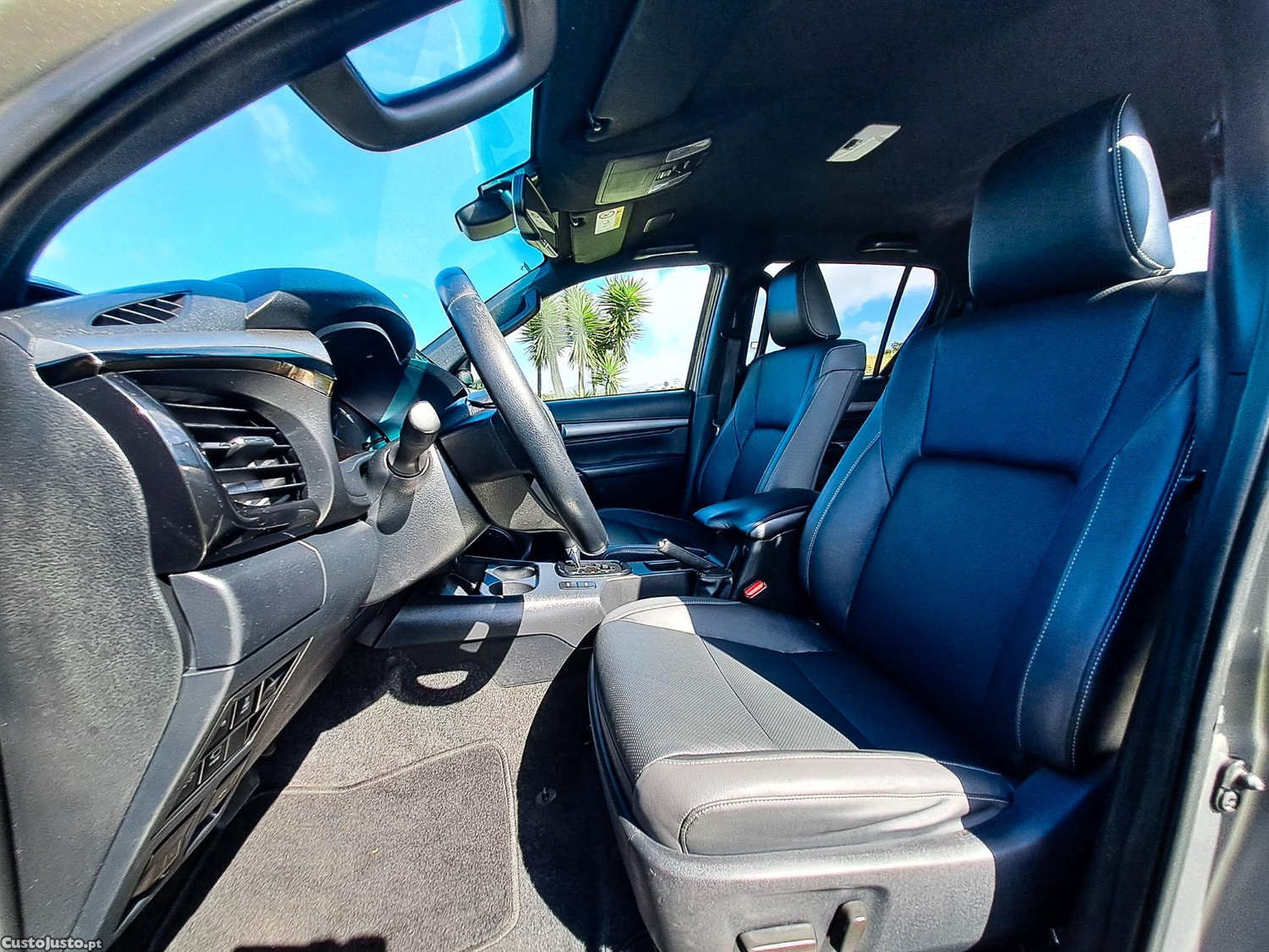 Toyota Hilux INVICIBLE 2.8 D4D CD 204CV DIESEL 2022 — fotografia 8