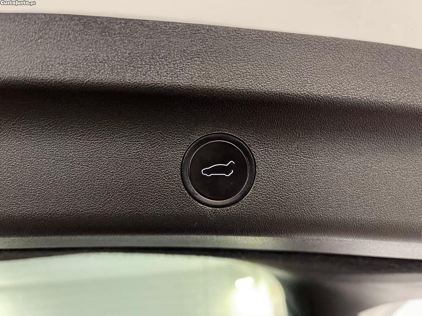 Tesla Model Y Long range tração integral — fotografia 3