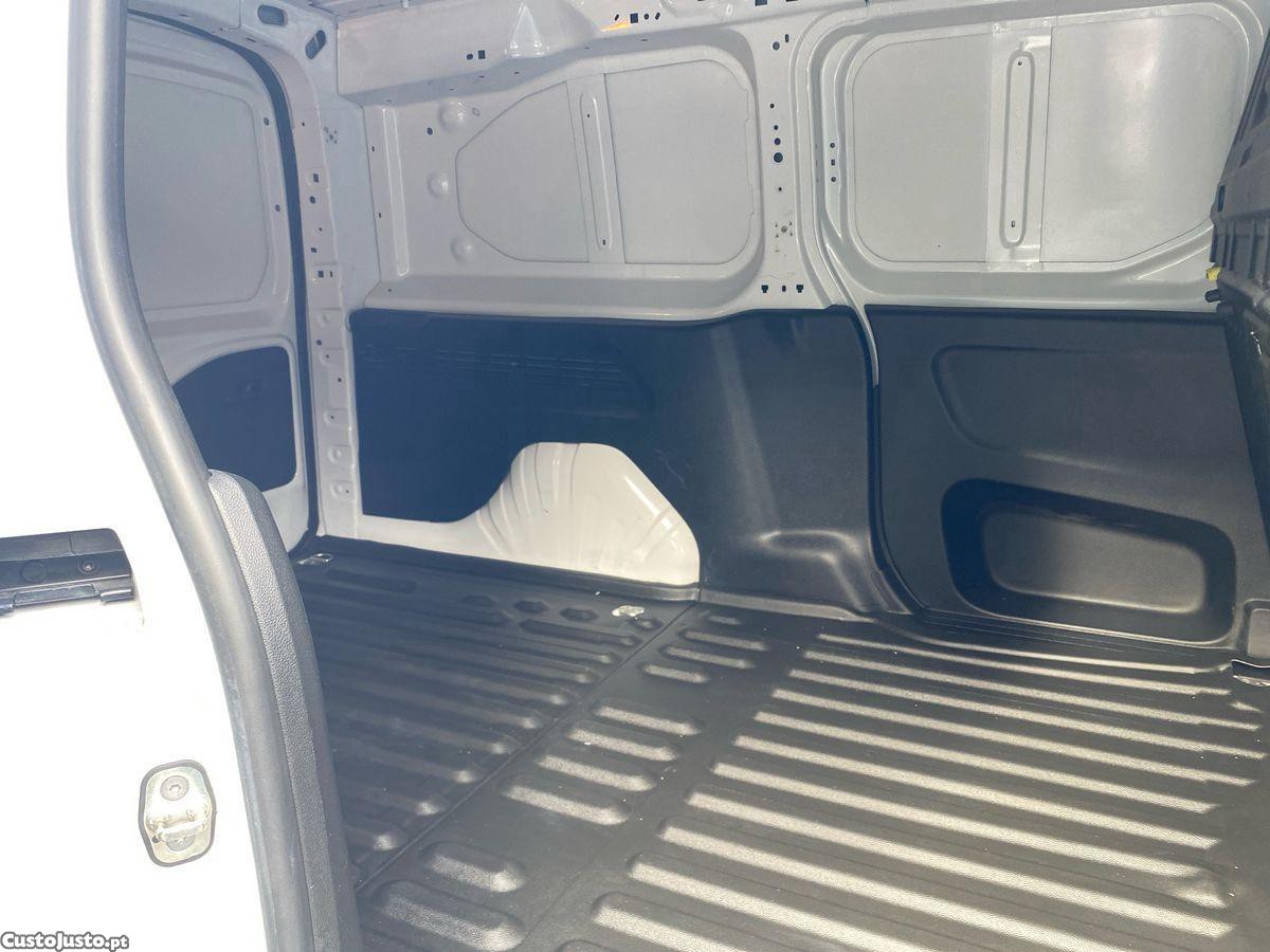 Toyota Proace City 1.5D L2 Comfort — fotografia 6