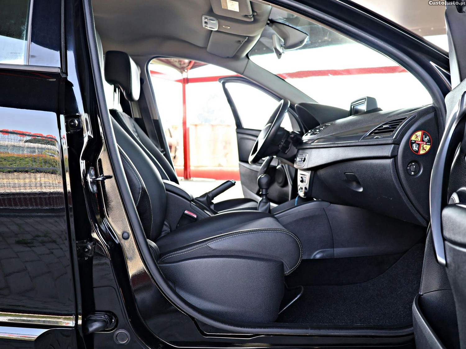 Renault Mégane Sport Tourer 1.5 dCi Confort SS — fotografia 4
