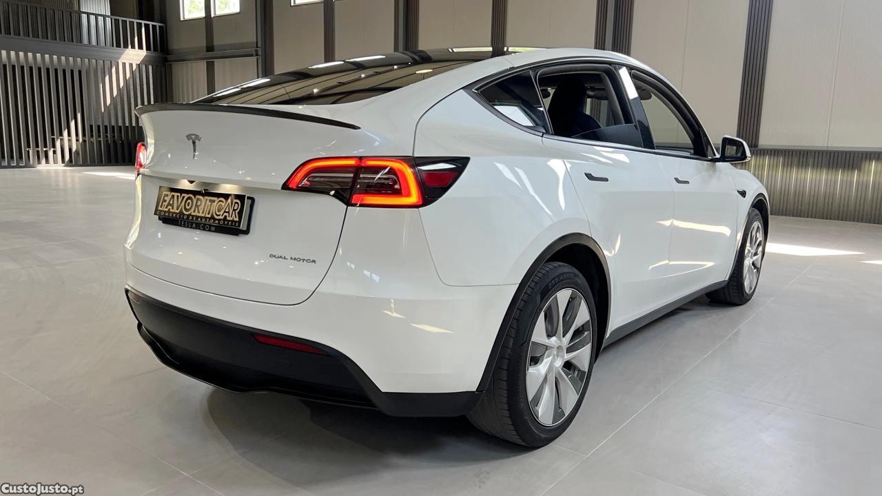 Tesla Model 3 Y — fotografia 8