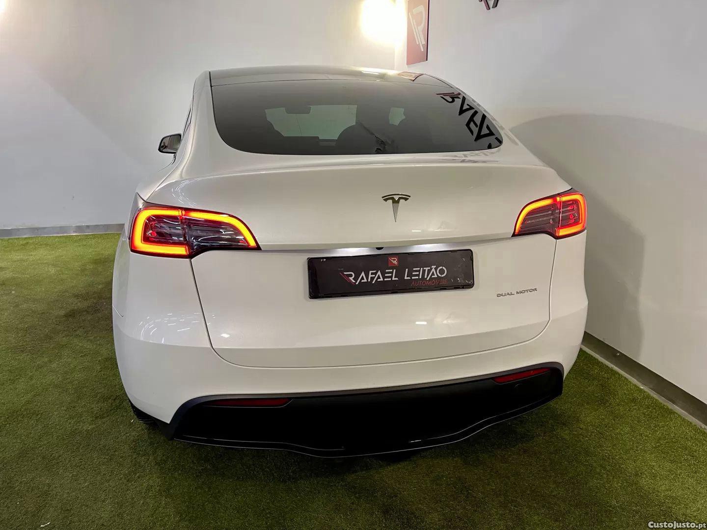 Tesla Model Y Long range tração integral — fotografia 34