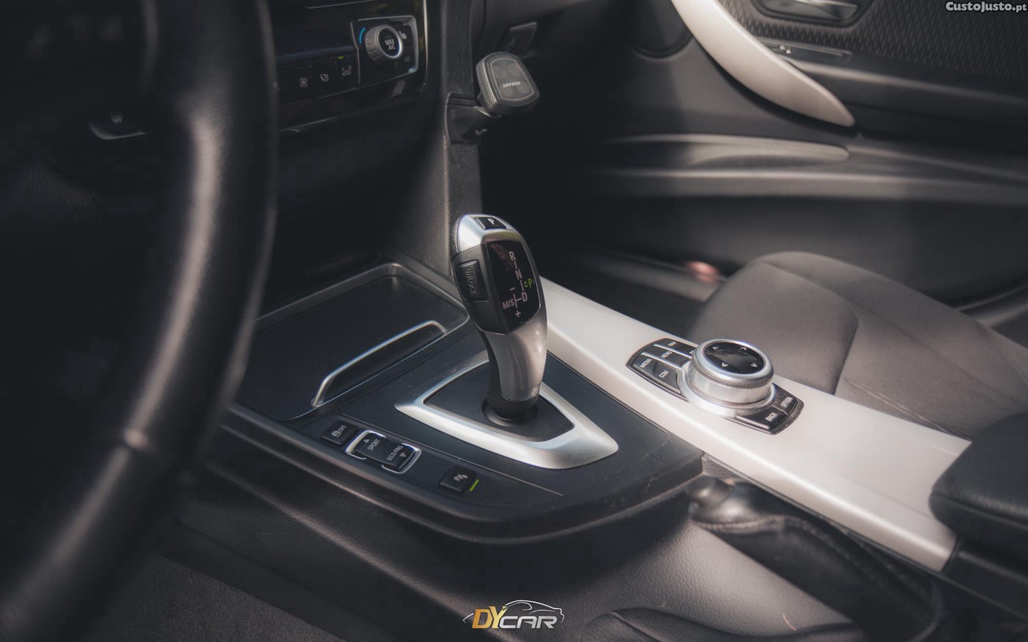 BMW 320 TOURING D — fotografia 4