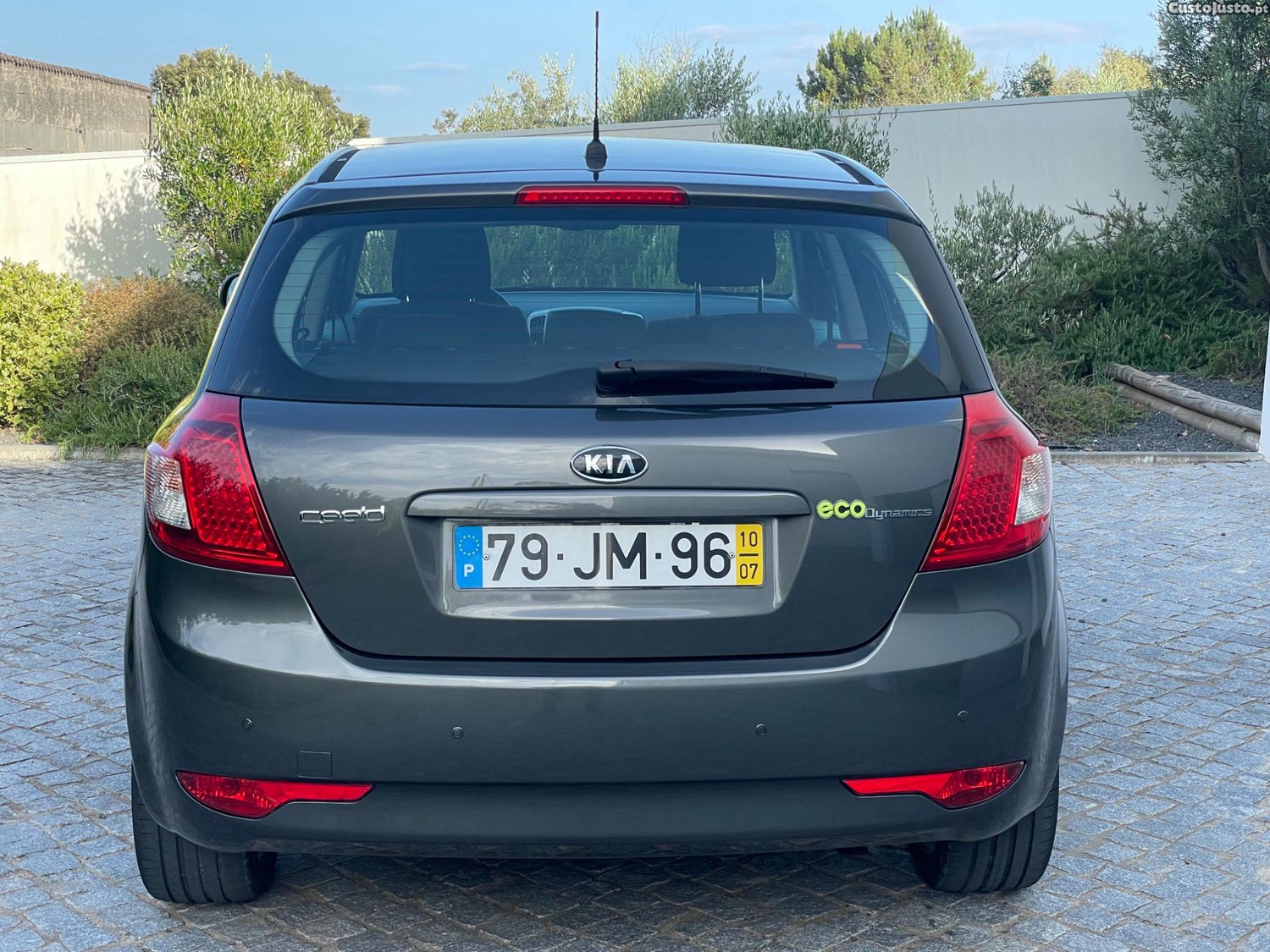 Kia Ceed CRDI EX ECO — fotografia 7