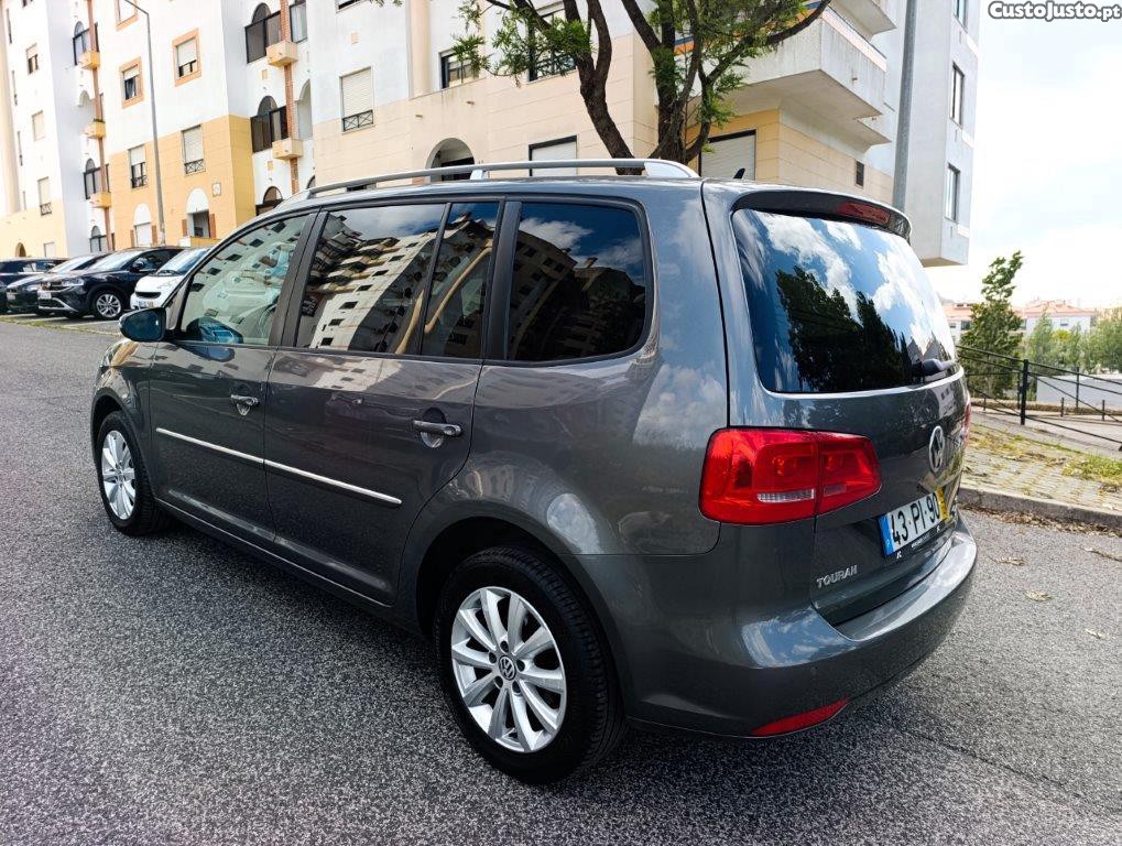 Volkswagen Touran 1.6 TDI 7 Lugares Nacional — fotografia 4