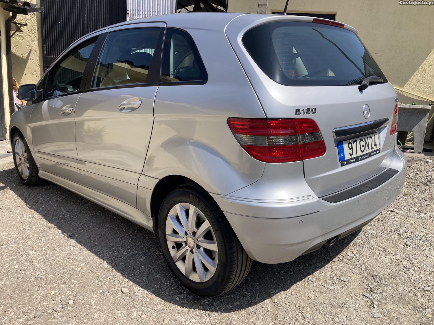 Mercedes-Benz B 180 CDI económica familiar impecável — fotografia 9