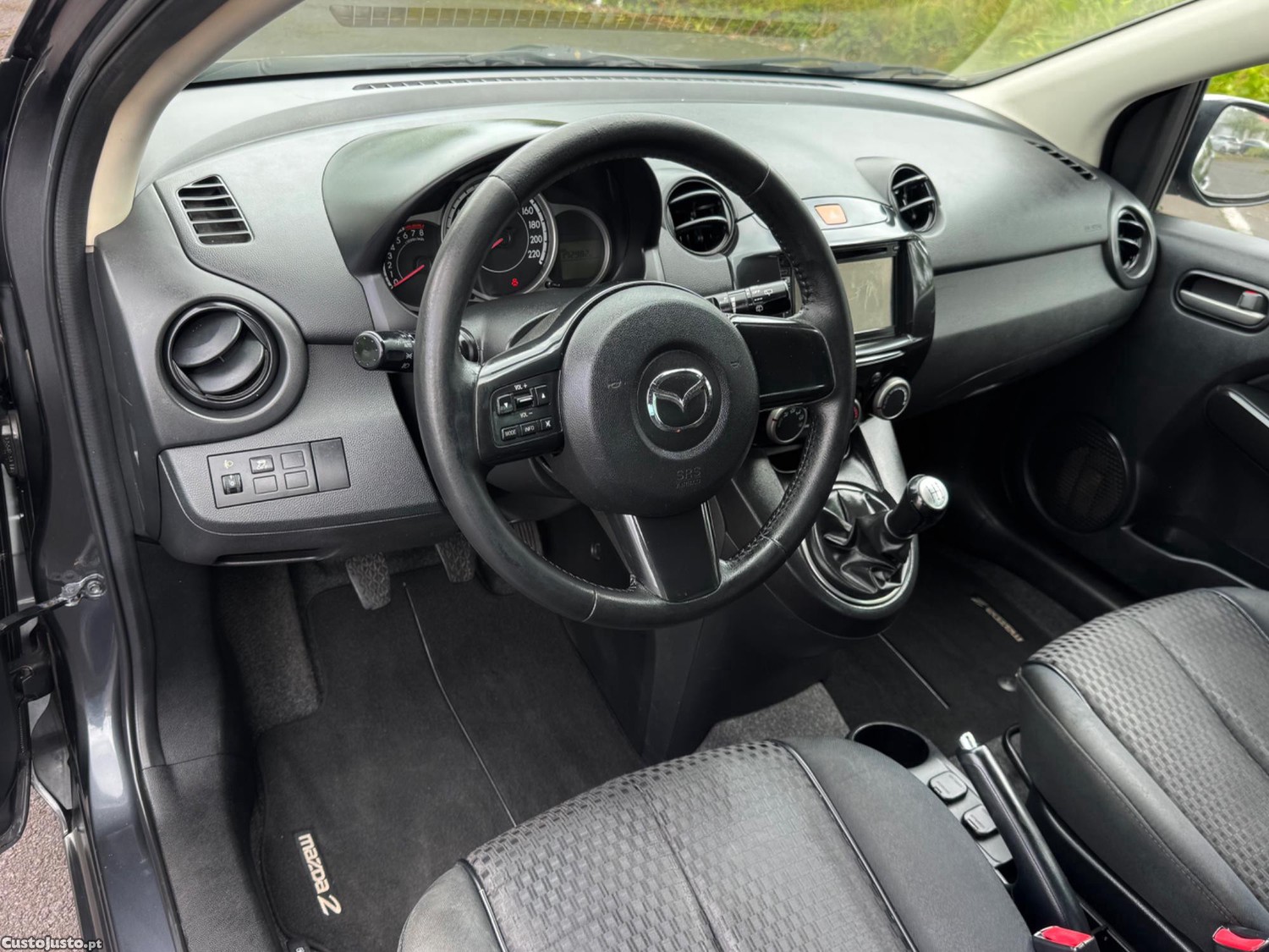 Mazda 2 Gasolina Motor de Corrente 1 só dono Impecável — fotografia 7