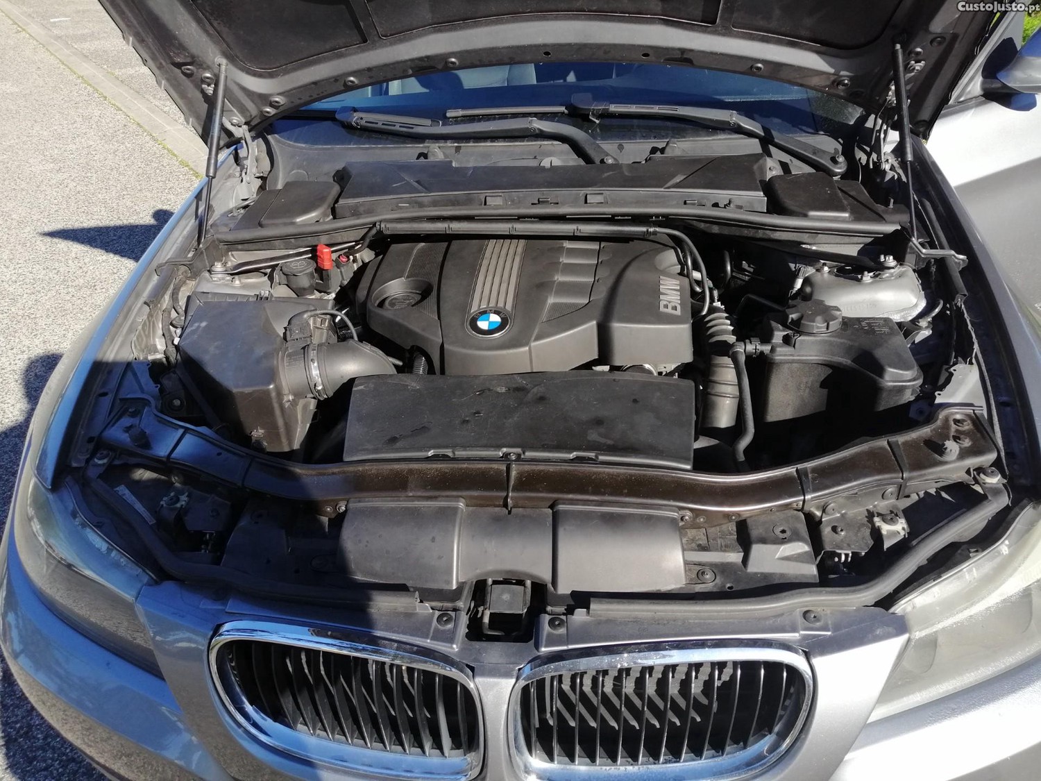 BMW 318 LCI série III — fotografia 4