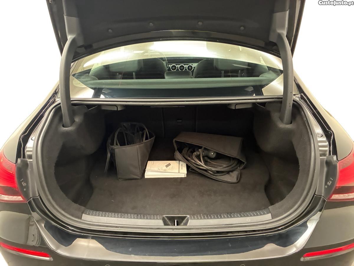 Mercedes-Benz A 250 e Business Line 8G-DCT — fotografia 3