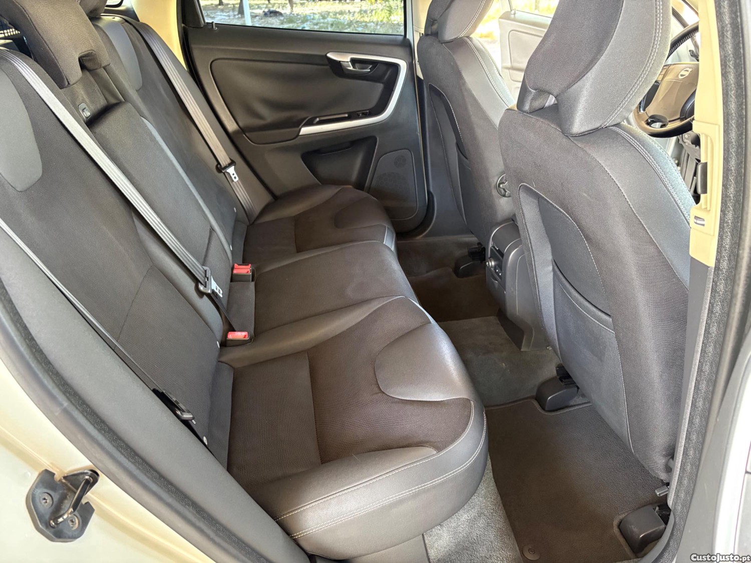 Volvo XC 60 AWD 2.4 D 5 cilindros — fotografia 3