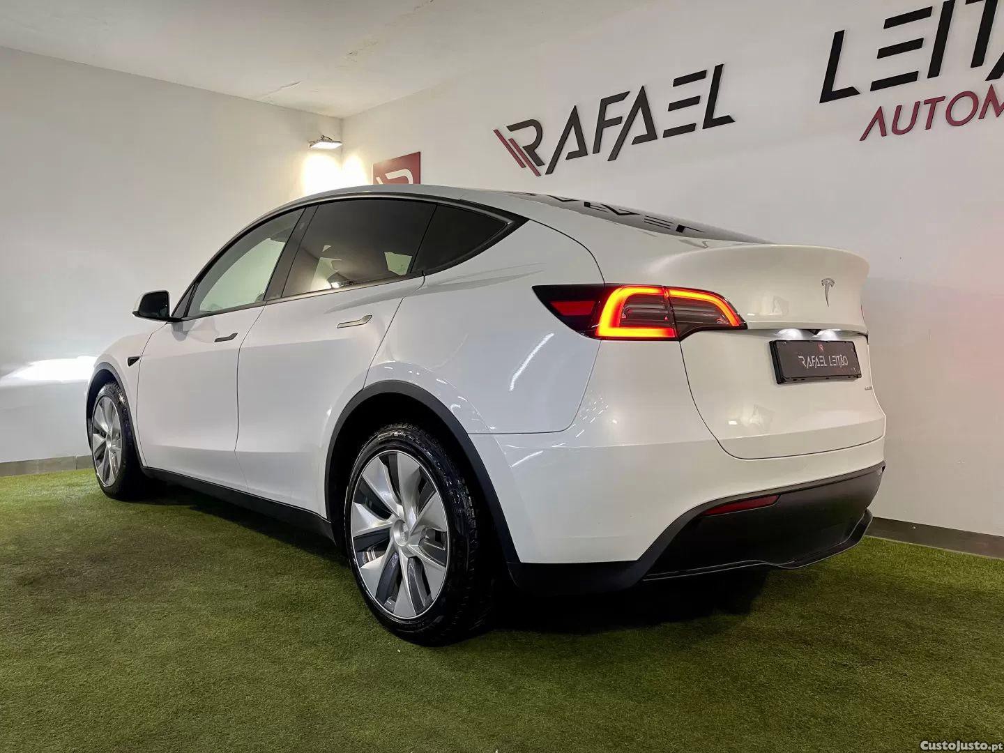 Tesla Model Y Long range tração integral — fotografia 33