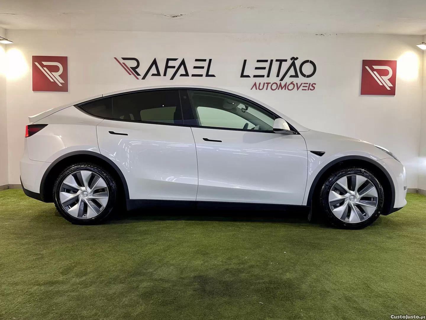 Tesla Model Y Long range tração integral — fotografia 36