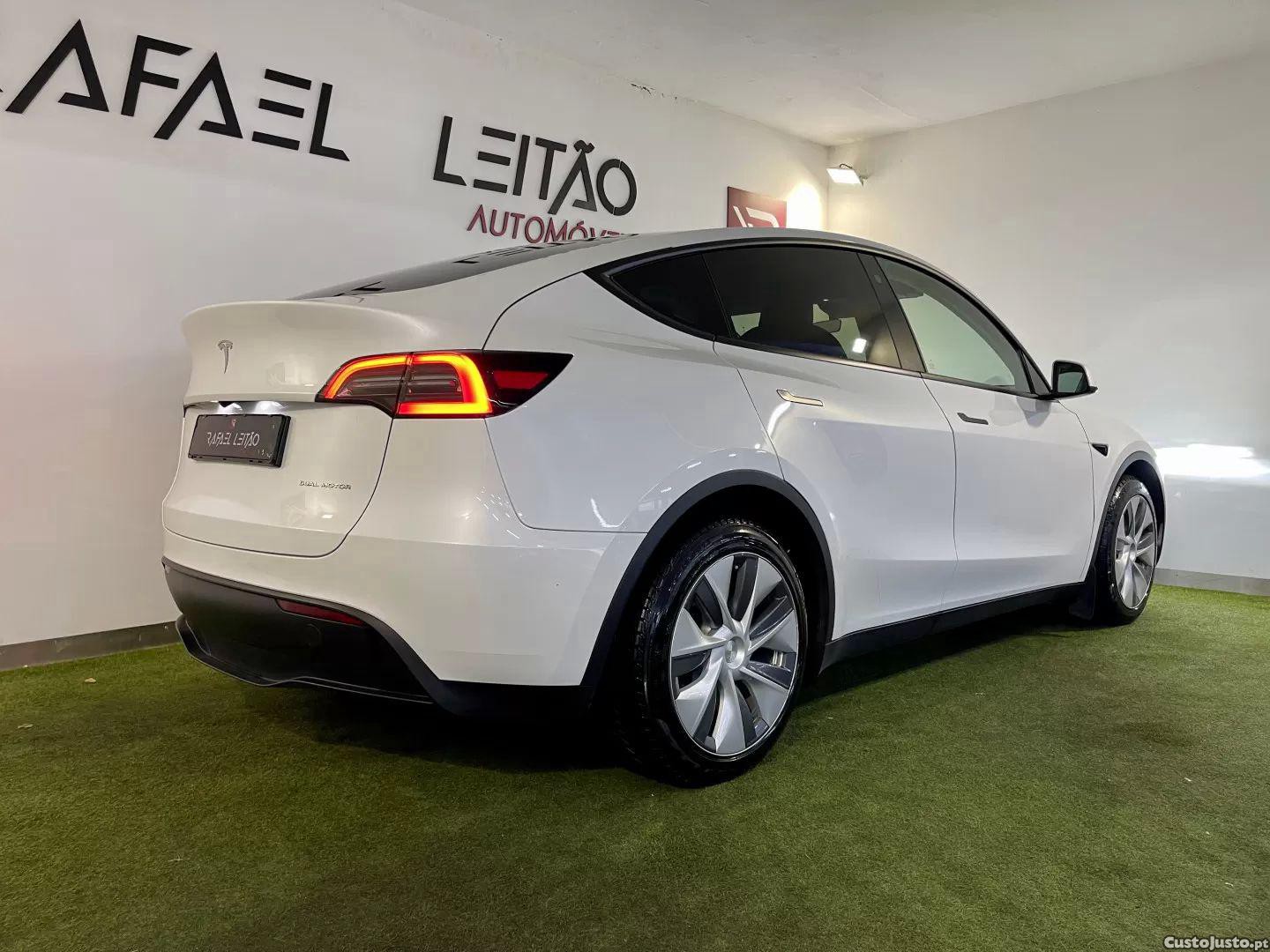 Tesla Model Y Long range tração integral — fotografia 35